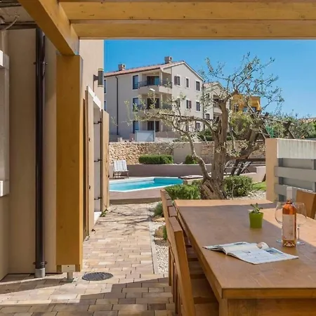 Ferienhaus In Premantura Mit Terrasse, Garten Und Whirlpool Holiday home