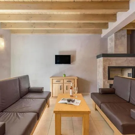 Ferienhaus In Premantura Mit Terrasse, Garten Und Whirlpool