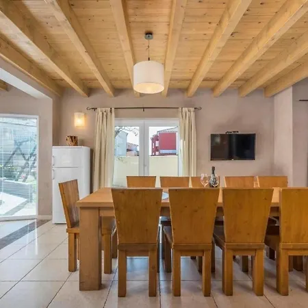 Holiday home Ferienhaus In Premantura Mit Terrasse, Garten Und Whirlpool *