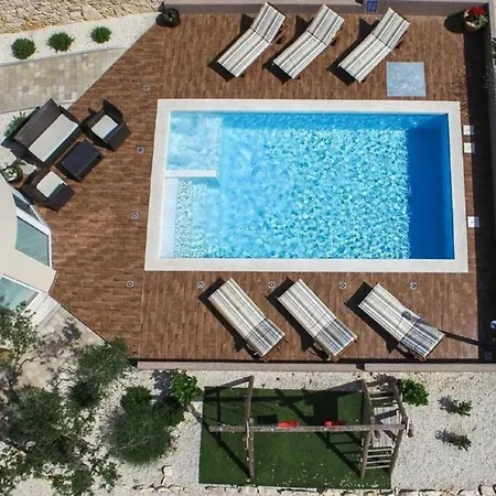 Holiday home Ferienhaus In Premantura Mit Terrasse, Garten Und Whirlpool