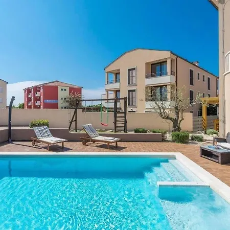 Ferienhaus In Premantura Mit Terrasse, Garten Und Whirlpool Holiday home